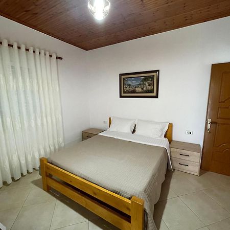 Rent Rooms Sakolli ベラト エクステリア 写真