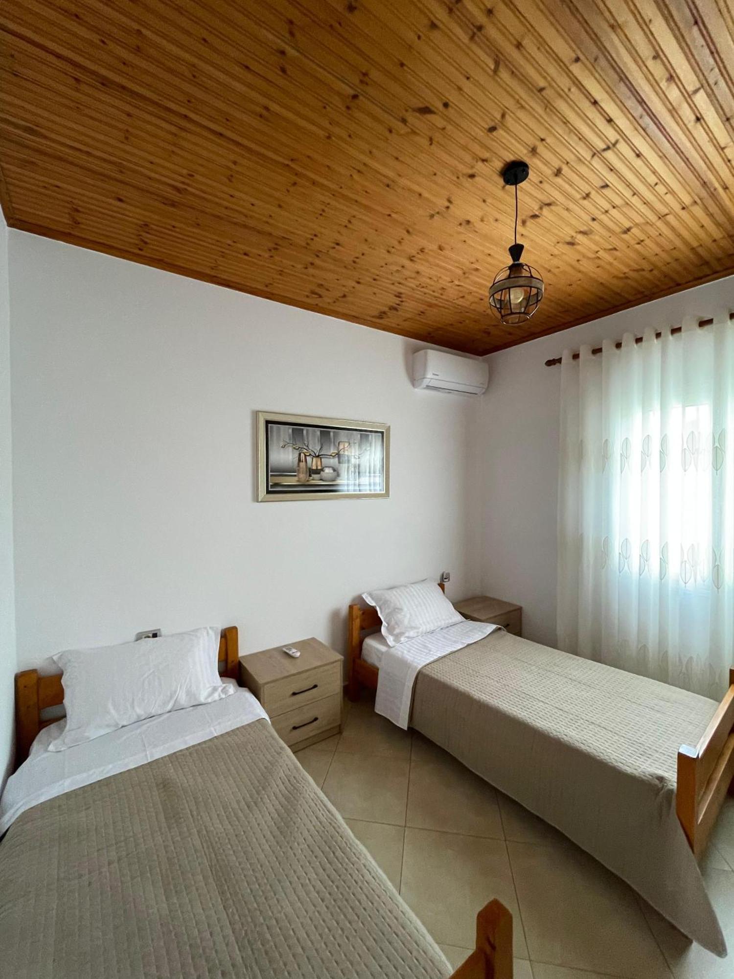 Rent Rooms Sakolli ベラト エクステリア 写真