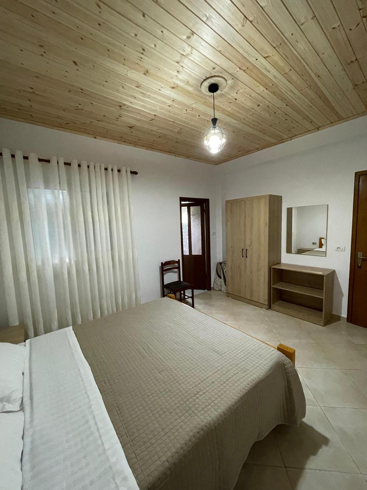 Rent Rooms Sakolli ベラト エクステリア 写真