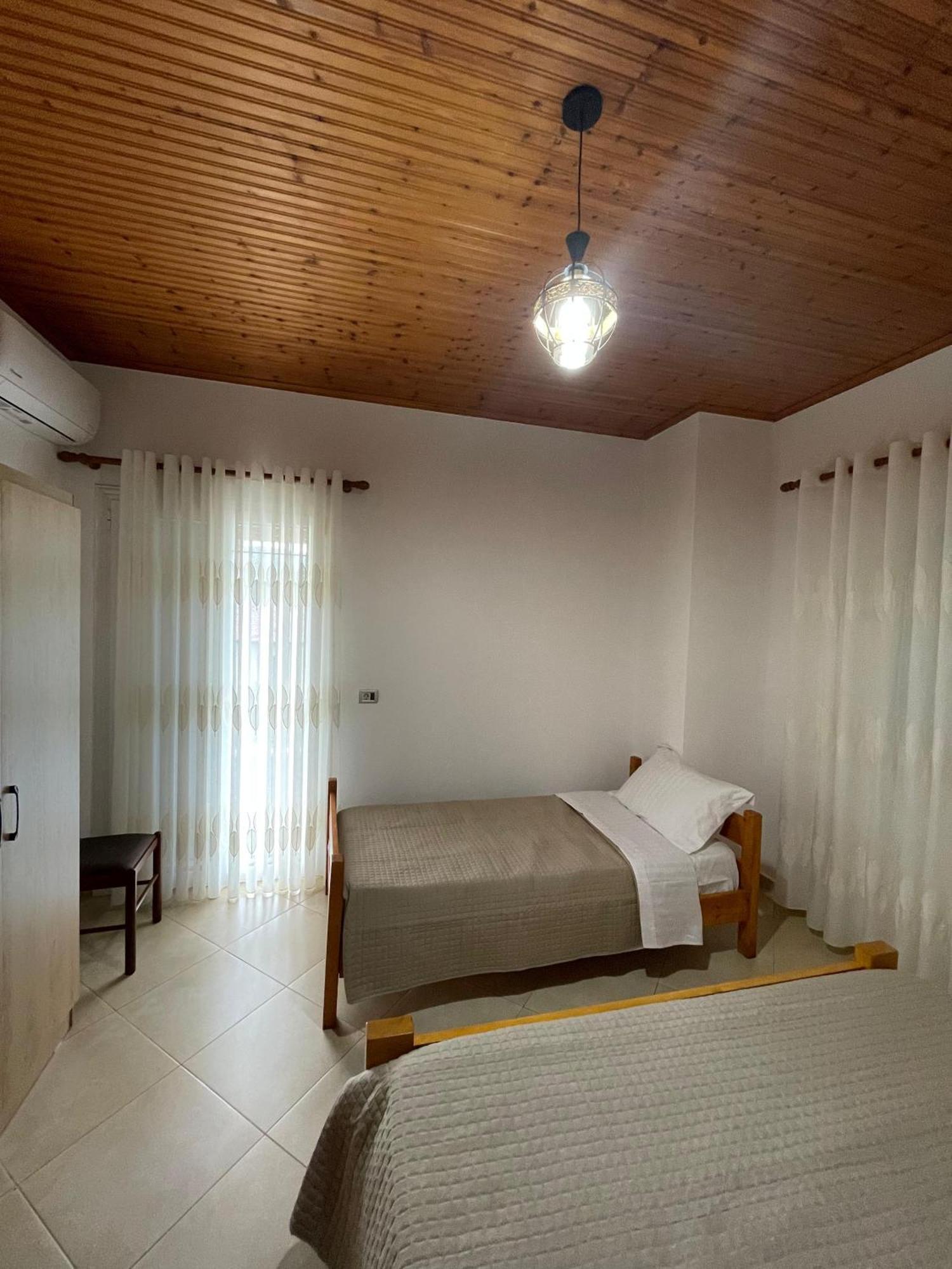 Rent Rooms Sakolli ベラト エクステリア 写真